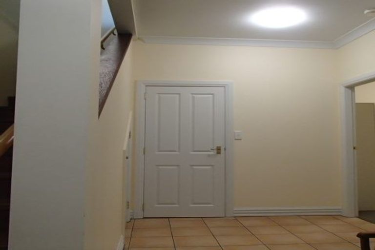 Photo of property in 52 Mitchell Street, Brooklyn, Wellington, 6021