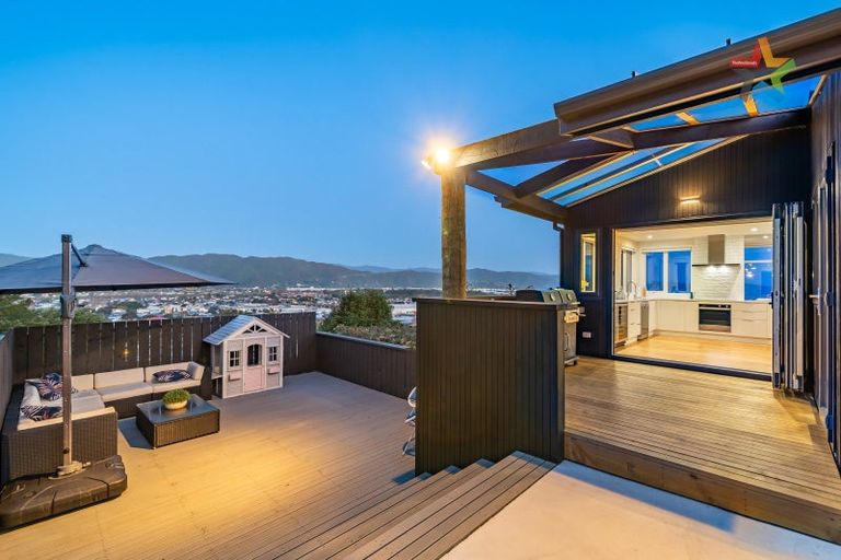 Photo of property in 24 Magnolia Grove, Maungaraki, Lower Hutt, 5010