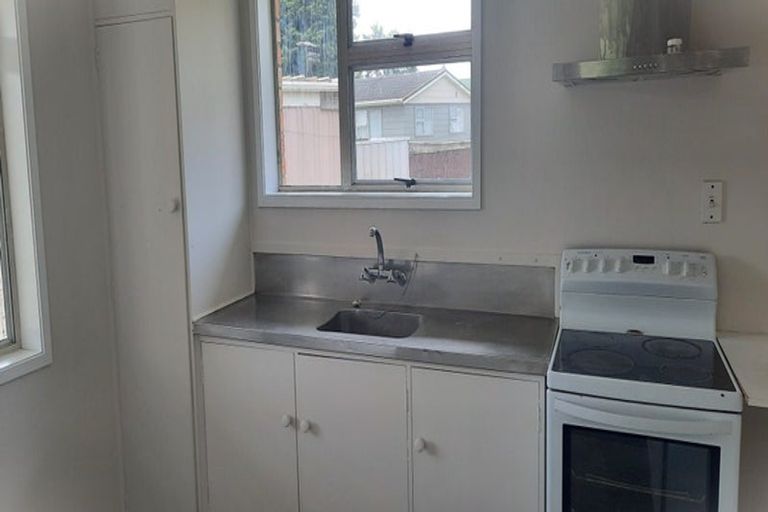 Photo of property in 28 Tania Crescent, Western Heights, Rotorua, 3015