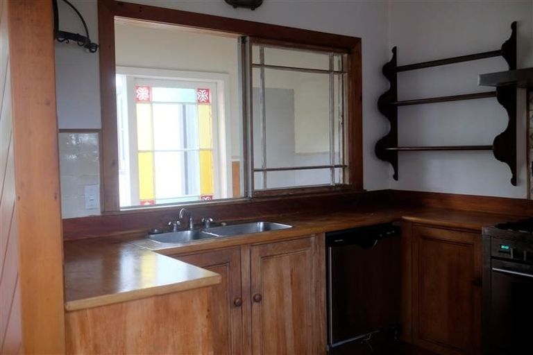 Photo of property in 90 Pendarves Street, New Plymouth, 4310