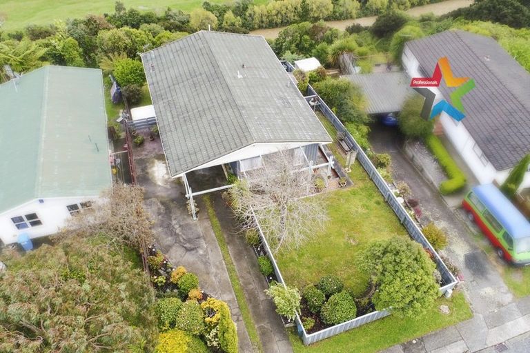 Photo of property in 33 Kingsley Street, Stokes Valley, Lower Hutt, 5019