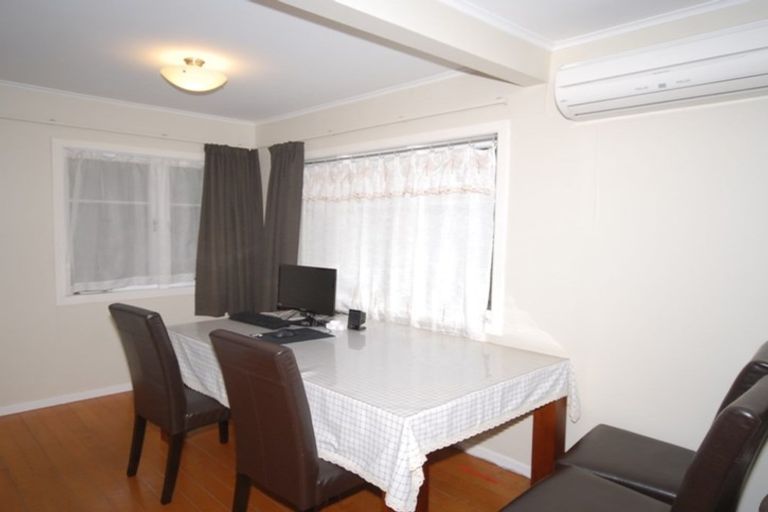 Photo of property in 21 Amberley Avenue, Te Atatu South, Auckland, 0610