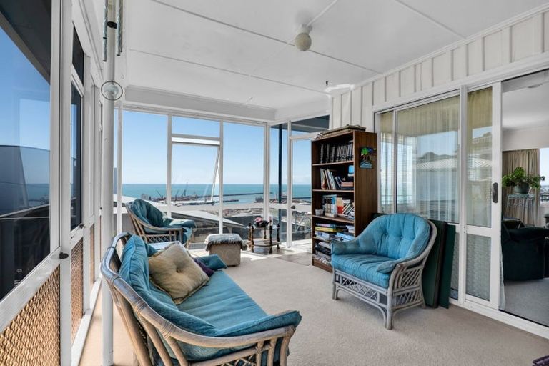 Photo of property in 1 Catherine Crescent, Moturoa, New Plymouth, 4310