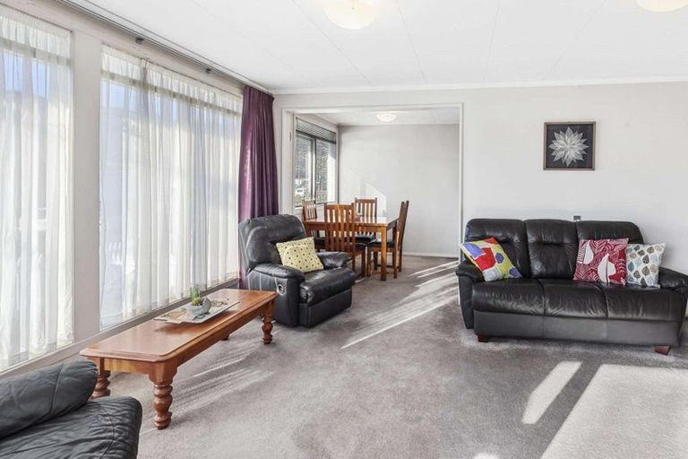 Photo of property in 5 Bird Grove, Stokes Valley, Lower Hutt, 5019