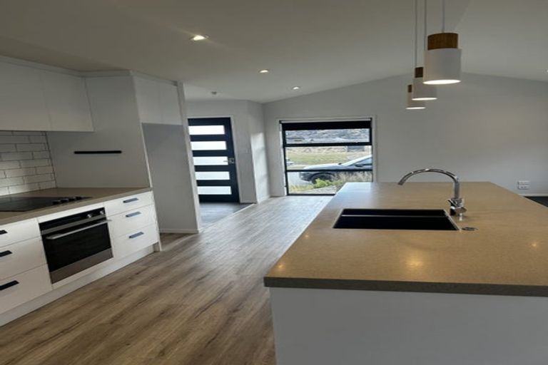 Photo of property in 10 Wheat Street, Jacks Point, Queenstown, 9371