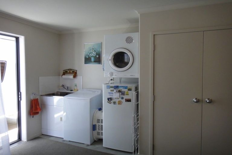 Photo of property in 9 Endeavour Place, One Tree Point, 0118