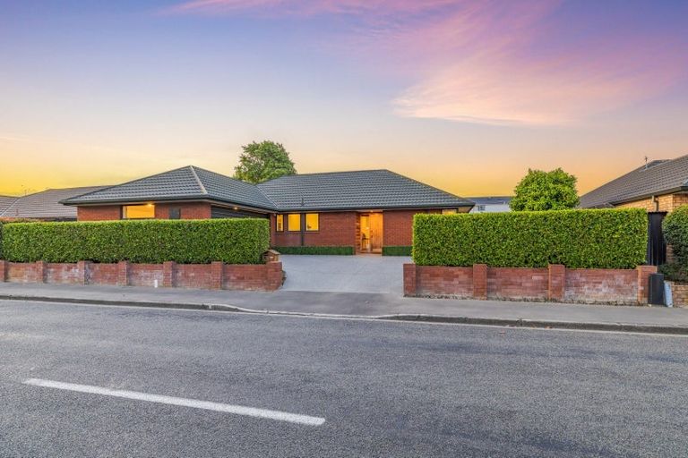 Photo of property in 15 Farquhars Road, Redwood, Christchurch, 8051