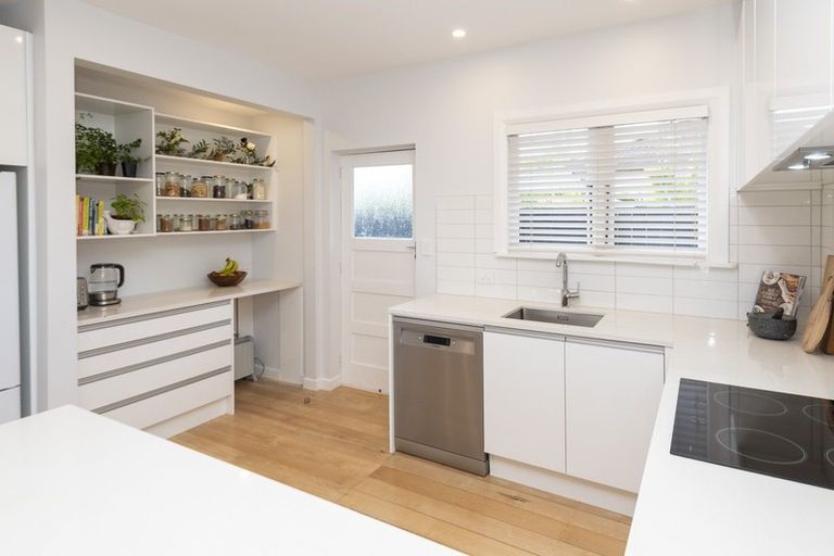 Photo of property in 1/44 Sale Street, Cockle Bay, Auckland, 2014