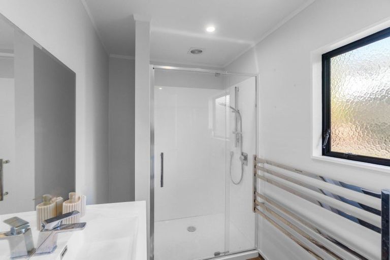 Photo of property in 59 Reynella Drive, Massey, Auckland, 0614