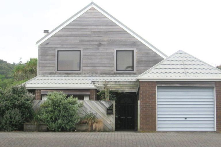 Photo of property in 17b Ngatoto Street, Khandallah, Wellington, 6035