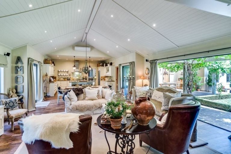 Photo of property in 99 Kent Terrace, Taradale, Napier, 4112