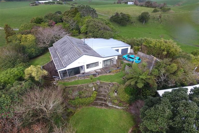 Photo of property in 627 South Road, Omata, New Plymouth, 4374