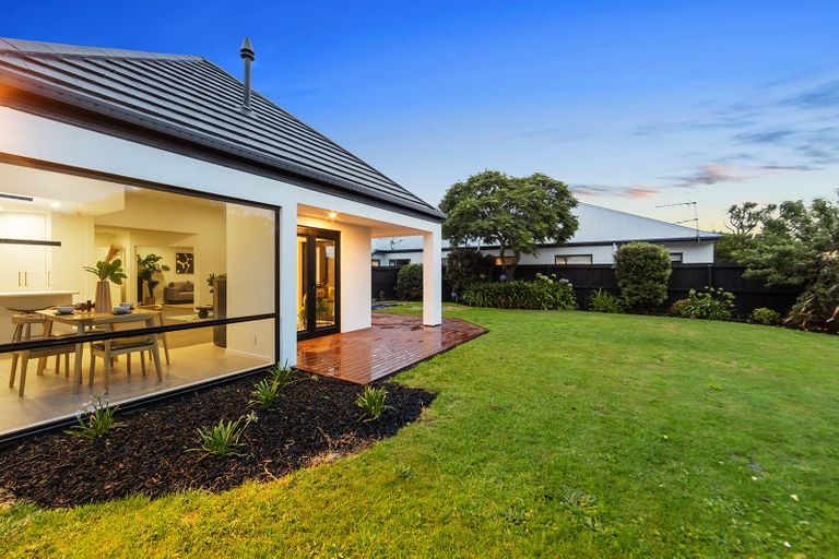 Photo of property in 14 Evenwood Place, Waimairi Beach, Christchurch, 8083