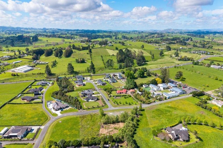 Photo of property in 9 Karaka School Lane, Karaka, 2580