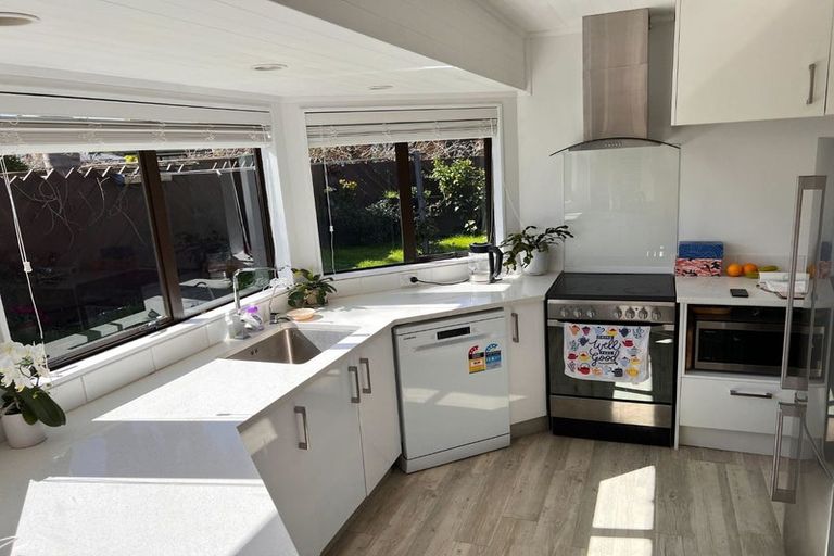 Photo of property in 26 Settlers Grove, Orewa, 0931