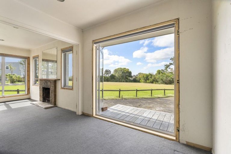 Photo of property in 103a Roberts Road, Te Atatu South, Auckland, 0610