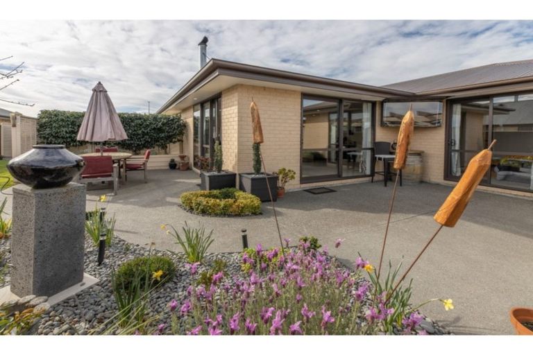 Photo of property in 6 Pemberton Drive, Amberley, 7410