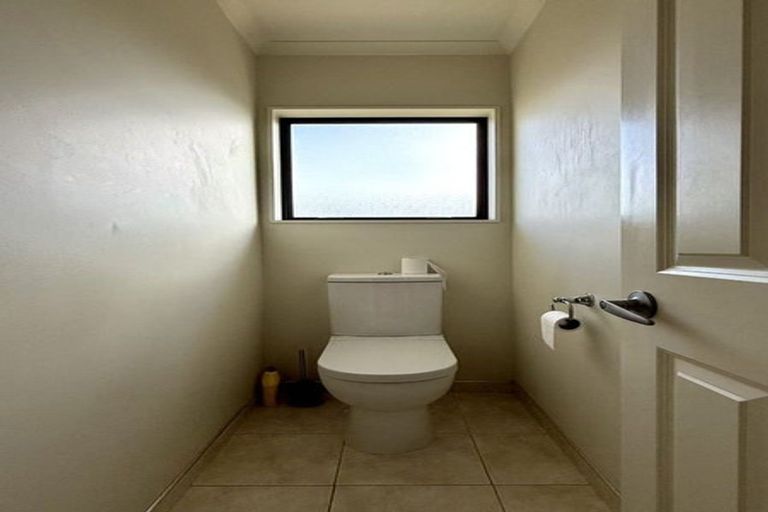 Photo of property in 5 Pittville Place, Henderson, Auckland, 0612