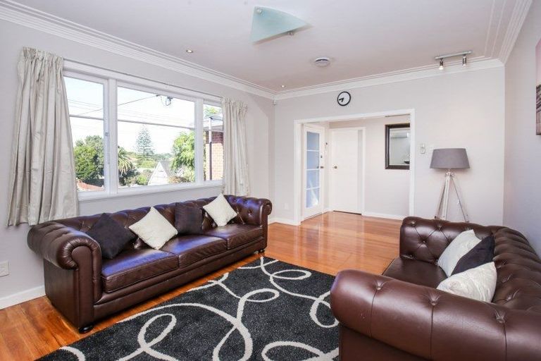 Photo of property in 25 Bolton Street, Blockhouse Bay, Auckland, 0600