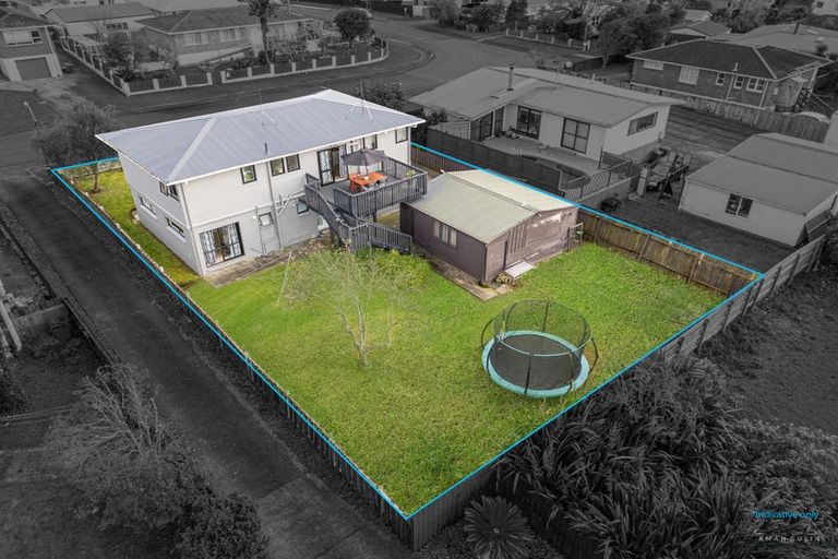 Photo of property in 13 Bodi Place, Te Atatu South, Auckland, 0610