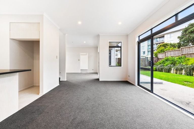 Photo of property in 21 Couldrey Crescent, Red Beach, 0932