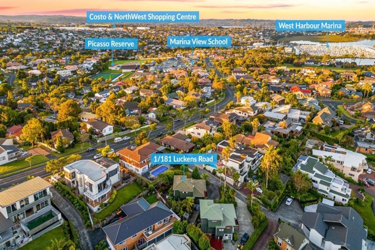 Photo of property in 1/181 Luckens Road, West Harbour, Auckland, 0618