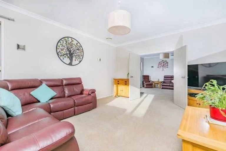 Photo of property in 46 Hornbill Drive, Fairview Heights, Auckland, 0632