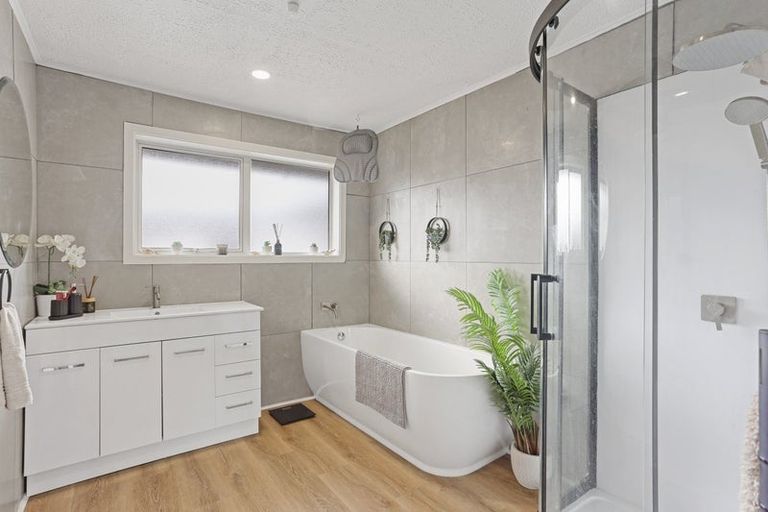 Photo of property in 8 Gibbs Drive, Woodend, 7610