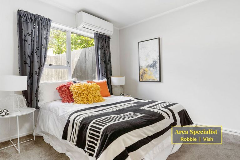 Photo of property in 2/94 Lynwood Road, New Lynn, Auckland, 0600