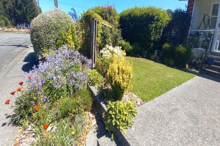 Photo of property in 1 Morton Street, Tuatapere, 9620