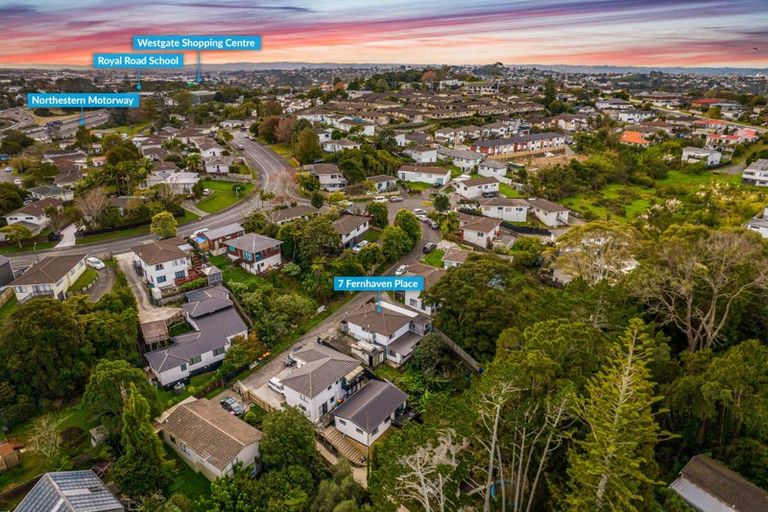 Photo of property in 7 Fernhaven Place, Massey, Auckland, 0614