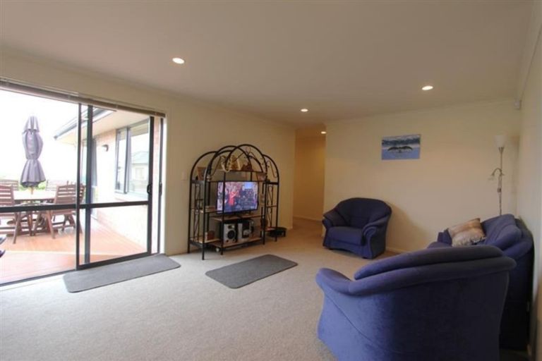 Photo of property in 32 Nanleen Rise, Manurewa, Auckland, 2105