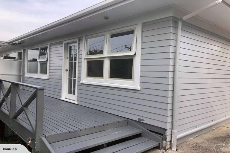 Photo of property in 2/9 College Road, Northcote, Auckland, 0627