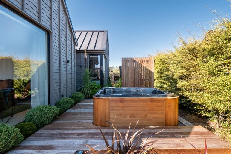 Photo of property in 5 Parera Lane, Jacks Point, Queenstown, 9371