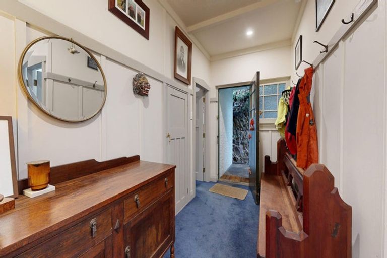 Photo of property in 55 Palliser Road, Roseneath, Wellington, 6011