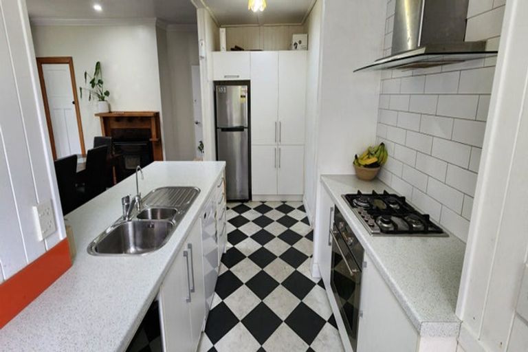 Photo of property in 15 Burns Street, Westown, New Plymouth, 4310