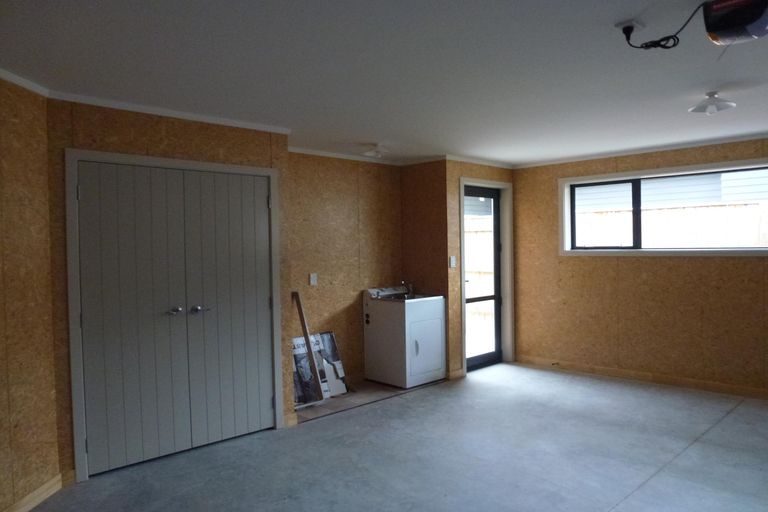 Photo of property in 100 Rosalie Terrace, Kelvin Grove, Palmerston North, 4414