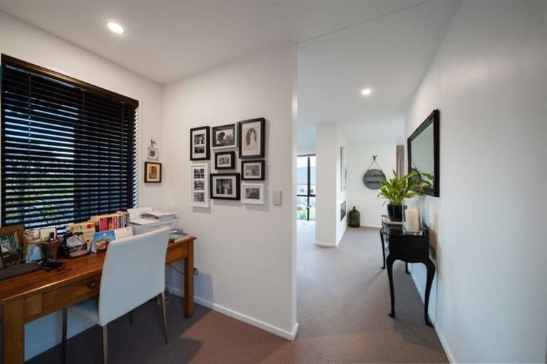 Photo of property in 25 Hackett Road, Jacks Point, Queenstown, 9371