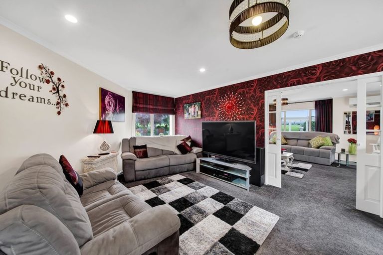 Photo of property in 24 Park Lane, Waitara, 4320