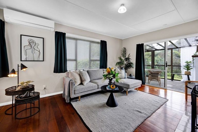 Photo of property in 15 Wrantage Street, Westown, New Plymouth, 4310