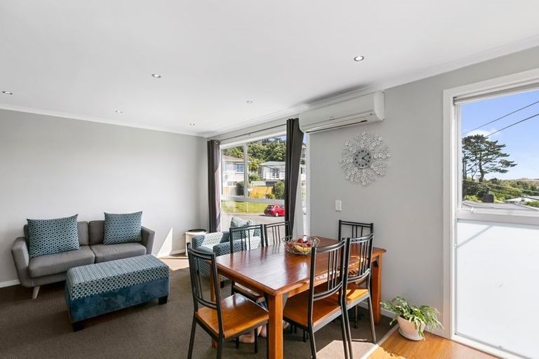 Photo of property in 25a Omega Street, Newlands, Wellington, 6037
