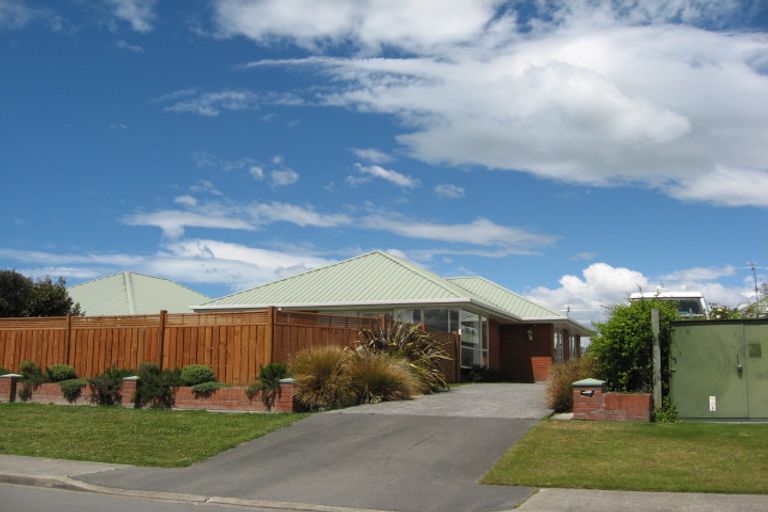 Photo of property in 1 Carmana Gardens, Rangiora, 7400