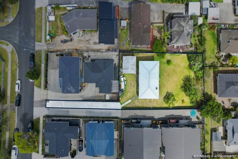 Photo of property in 17 Minaret Drive, Bucklands Beach, Auckland, 2014