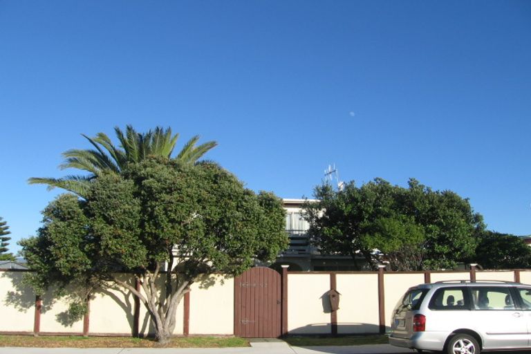 Photo of property in 57 Olive Terrace, Paraparaumu Beach, Paraparaumu, 5032