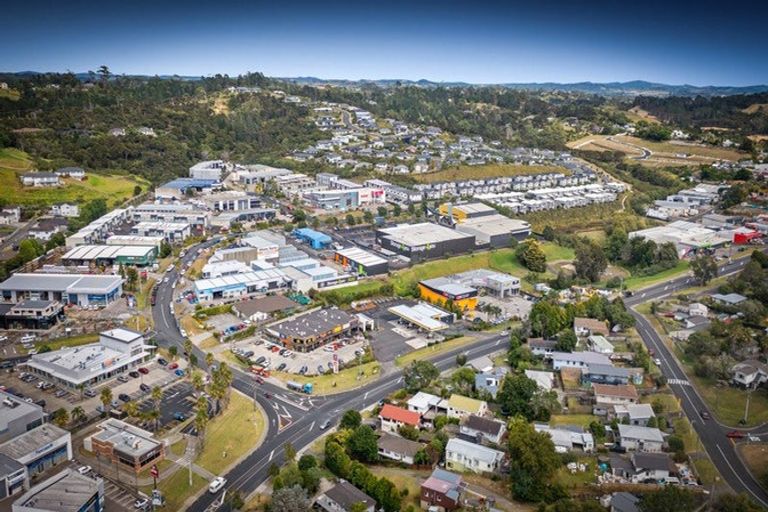 Photo of property in 642a Whangaparaoa Road, Stanmore Bay, Whangaparaoa, 0932