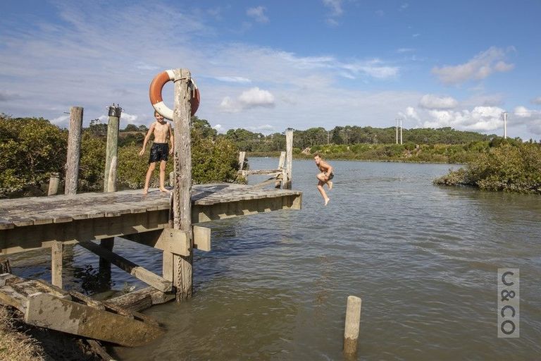 Photo of property in 18 Kent Terrace, Riverhead, 0820