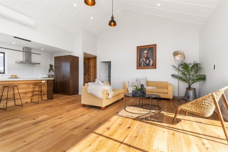 Photo of property in 17 Obelisk Street, Wanaka, 9305