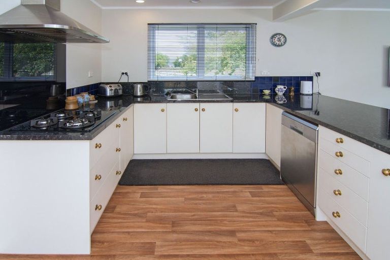 Photo of property in 37 Chester Road, Clareville, Carterton, 5791