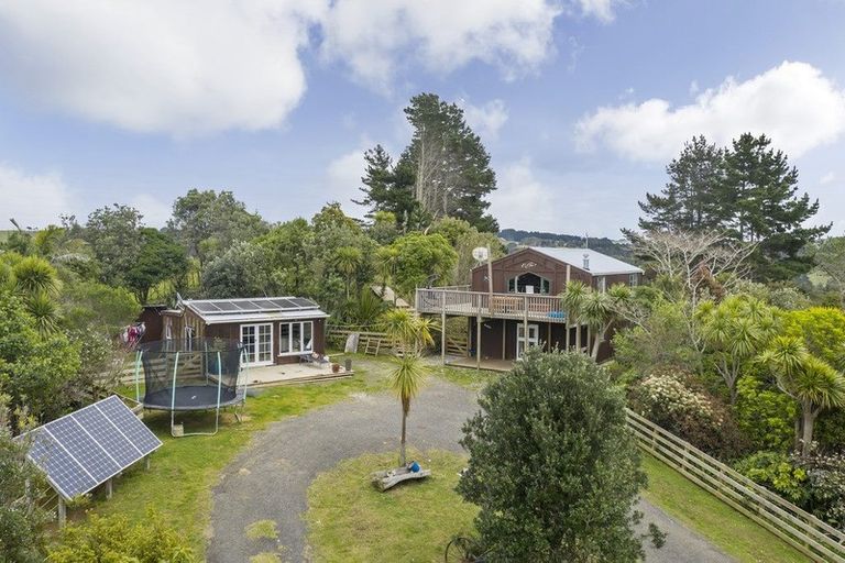 Photo of property in 2219 South Head Road, South Head, Helensville, 0874