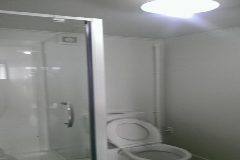 Photo of property in 1/10 Bishop Street, Green Bay, Auckland, 0604